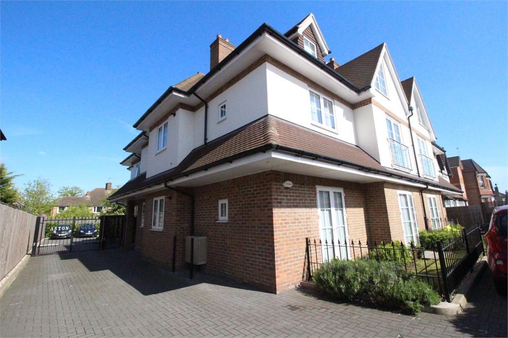 Buy or rent a property | Edgwarebury Lane, Edgware HA8 8LW