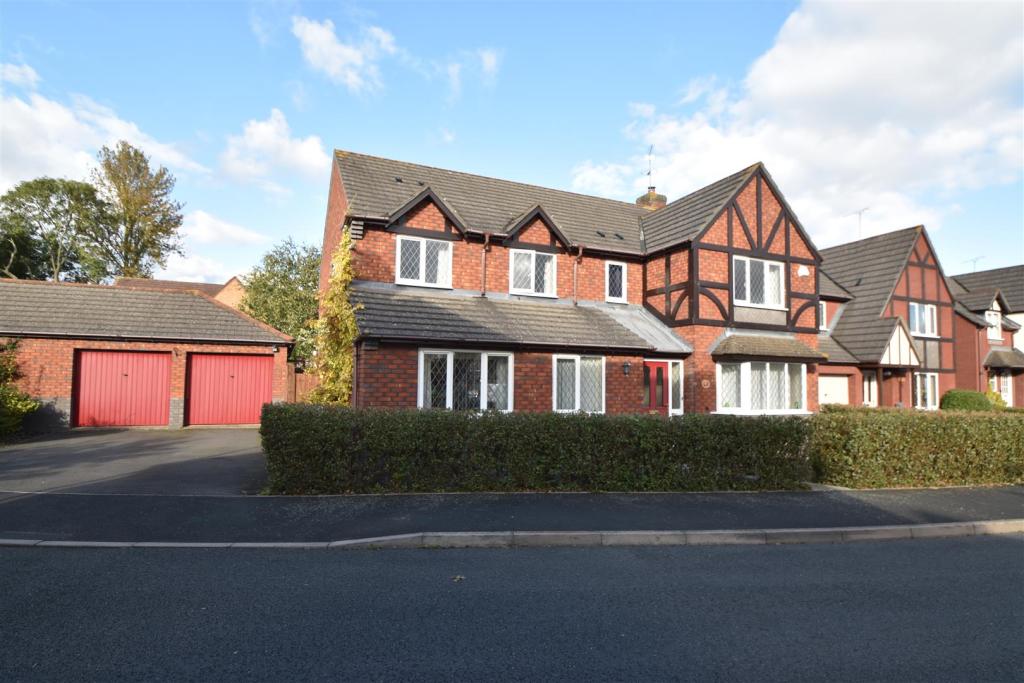 Buy or rent a property | College Green, Droitwich WR9 8QP