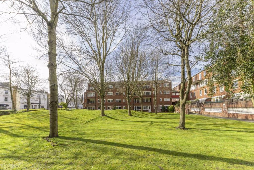 Buy or rent a property | Ollgar Close, London W12 0NG