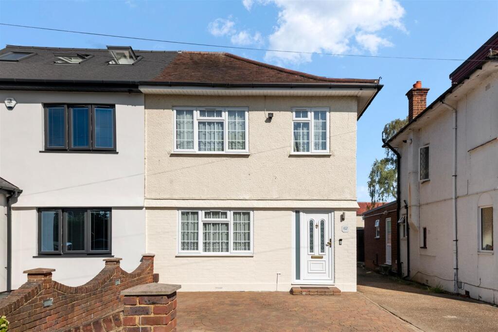 Buy or rent a property | Raynton Drive, Hayes UB4 8BE