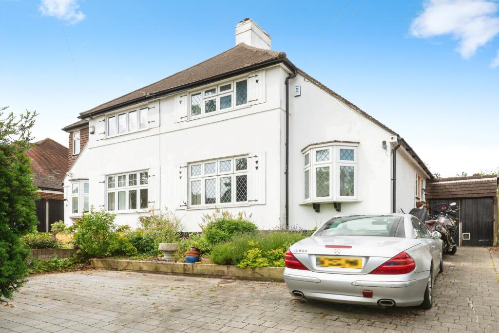 Buy or rent a property | Oaks Avenue, Worcester Park KT4 8XE