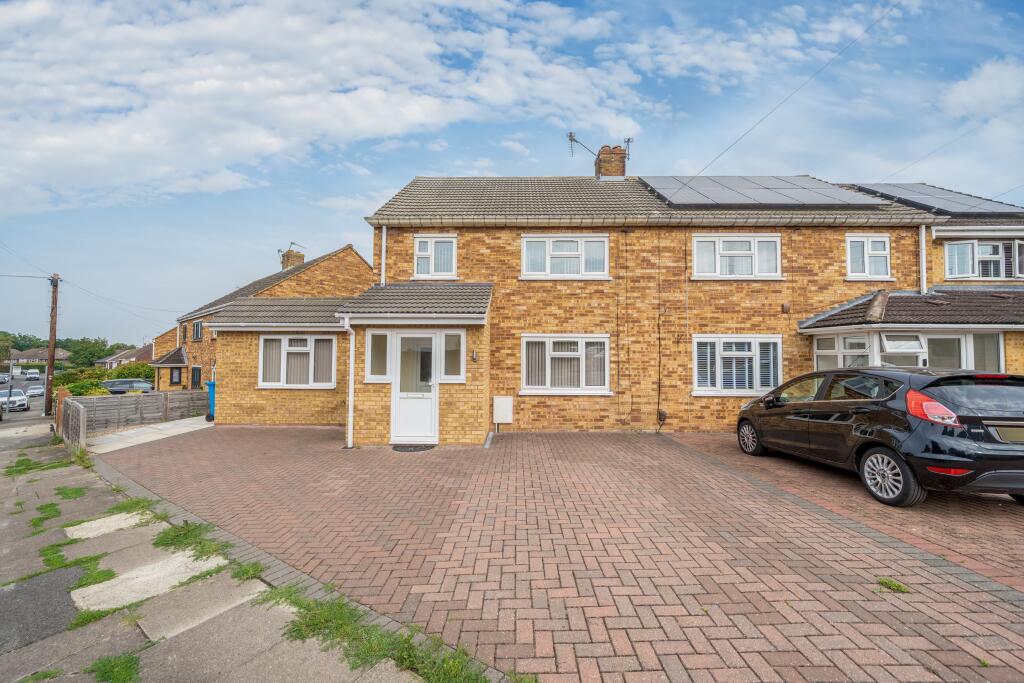 Buy or rent a property | Queensway, Maidenhead SL6 7SE