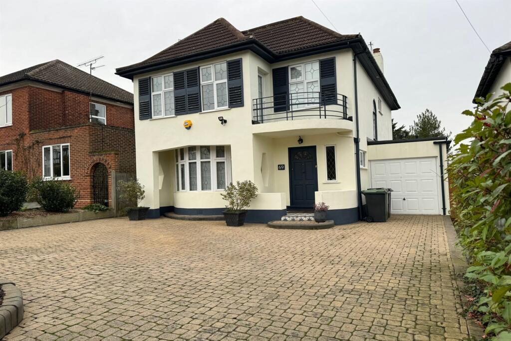 Buy or rent a property | Stradbroke Grove, Buckhurst Hill IG9 5PE