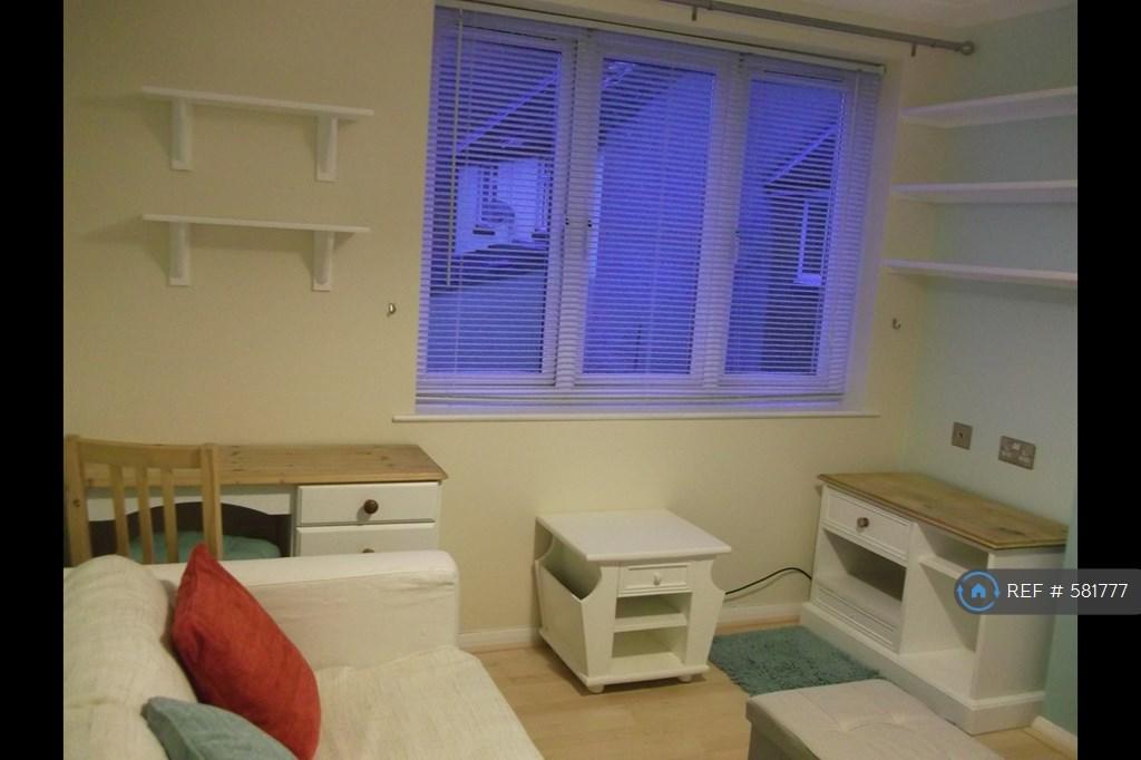 Buy or rent a property | Forest Road, Colchester CO4 3XG