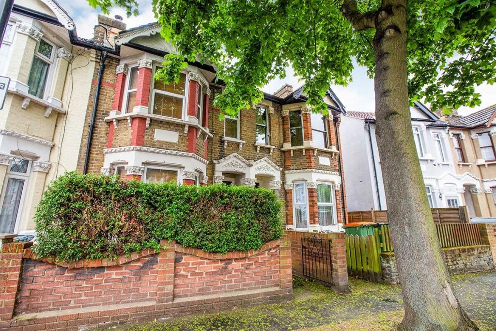 Buy or rent a property | Wanlip Road, London E13 8QP