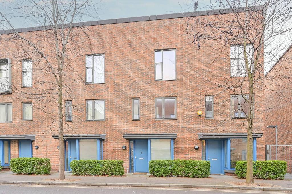 Buy or rent a property | Hastings Road, London E16 1GJ