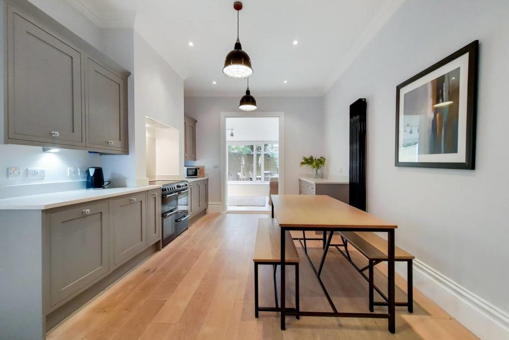 Buy or rent a property | Romford Road, London E7 8AE