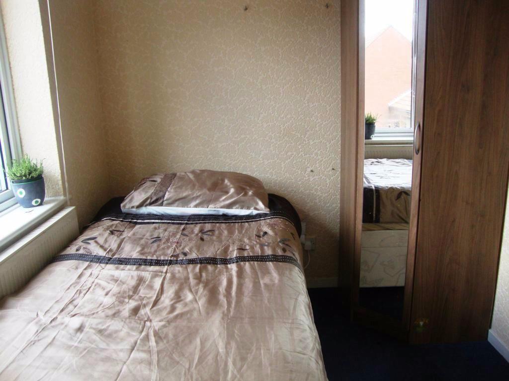Buy or rent a property | The Warren, London E12 5HY