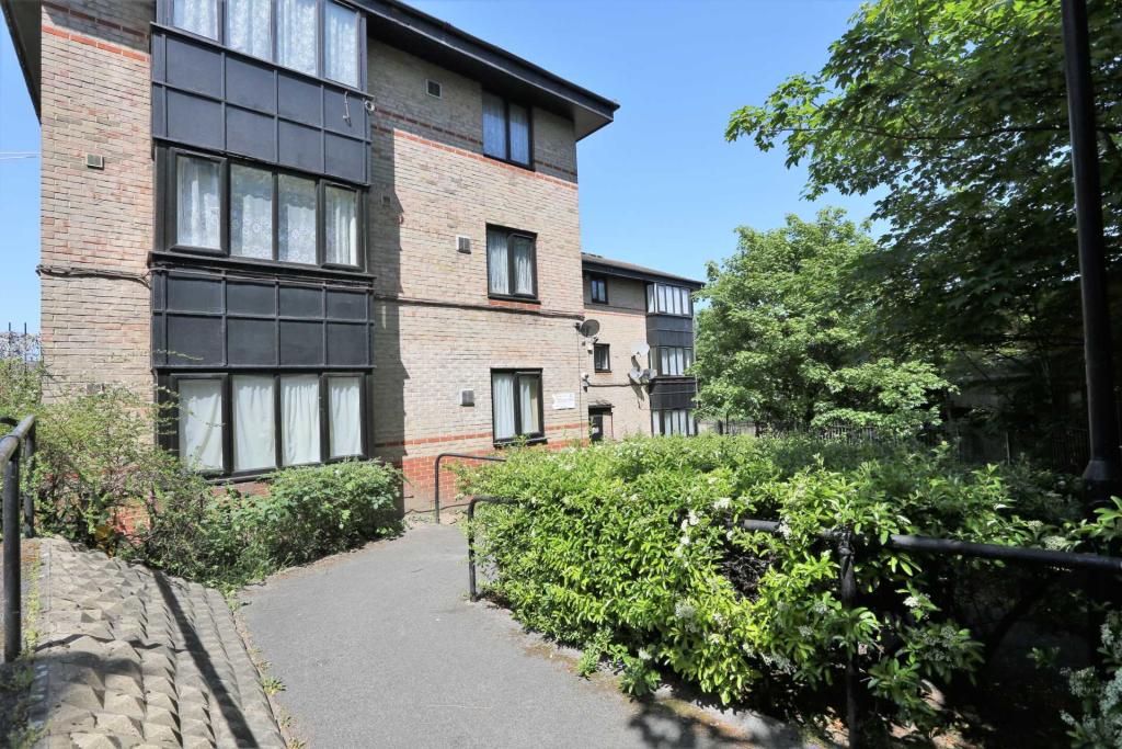 Buy or rent a property | Bluebell Avenue, London E12 6UJ