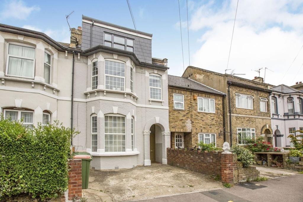 Buy or rent a property | Selwyn Road, London E13 0PY