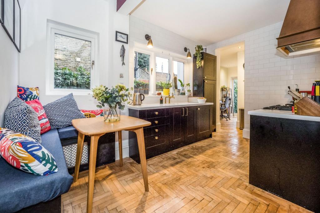 Buy or rent a property | Claude Road, London E13 0QB