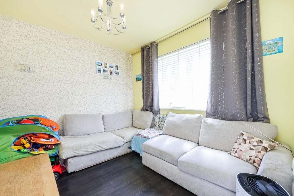 Buy or rent a property | Braemar Road, London E13 8EH