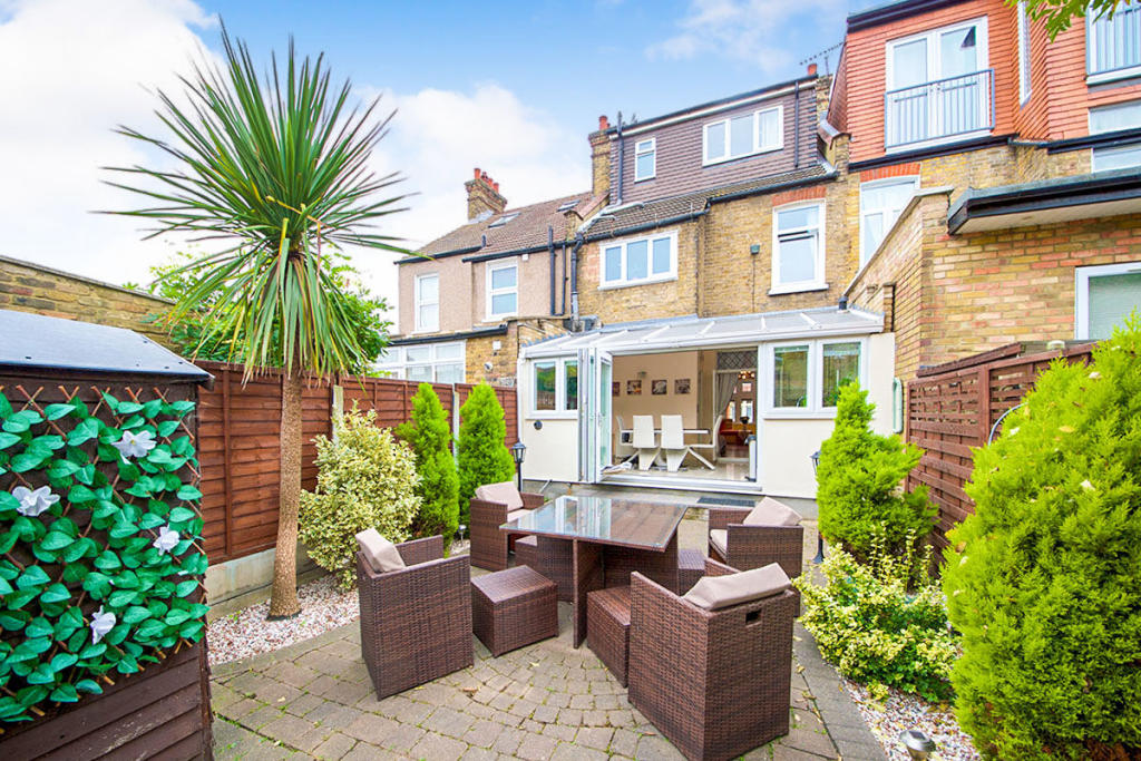 Buy or rent a property | Lincoln Road, London E13 8LP