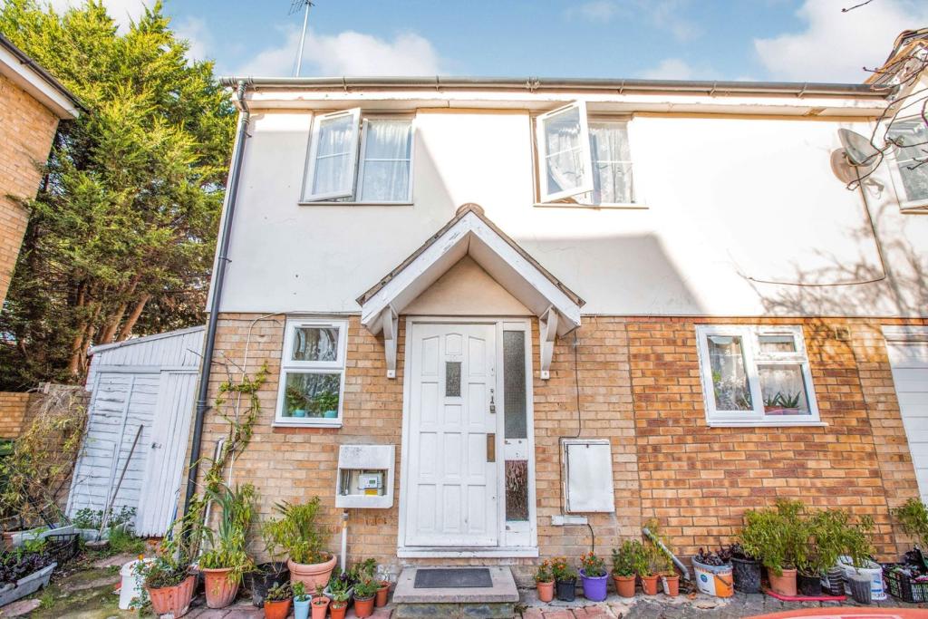 Buy or rent a property | Elgar Close, London E13 9EW
