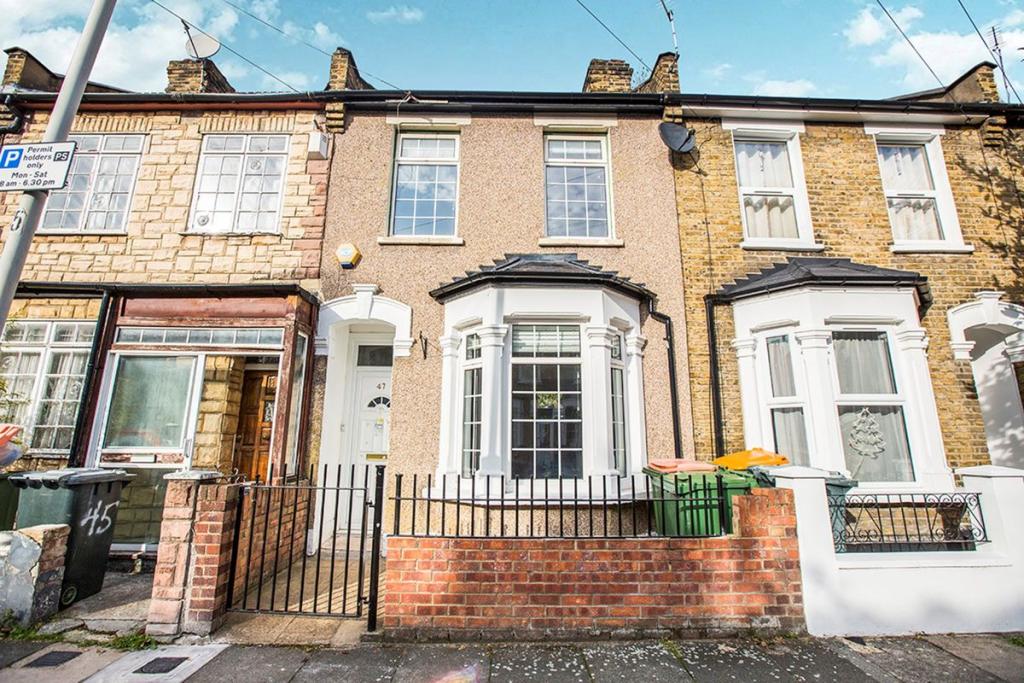 Buy or rent a property | Tweedmouth Road, London E13 9HT