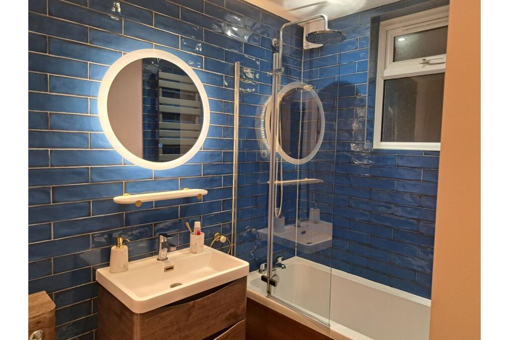 Buy or rent a property | Kings Court, London E13 9HZ