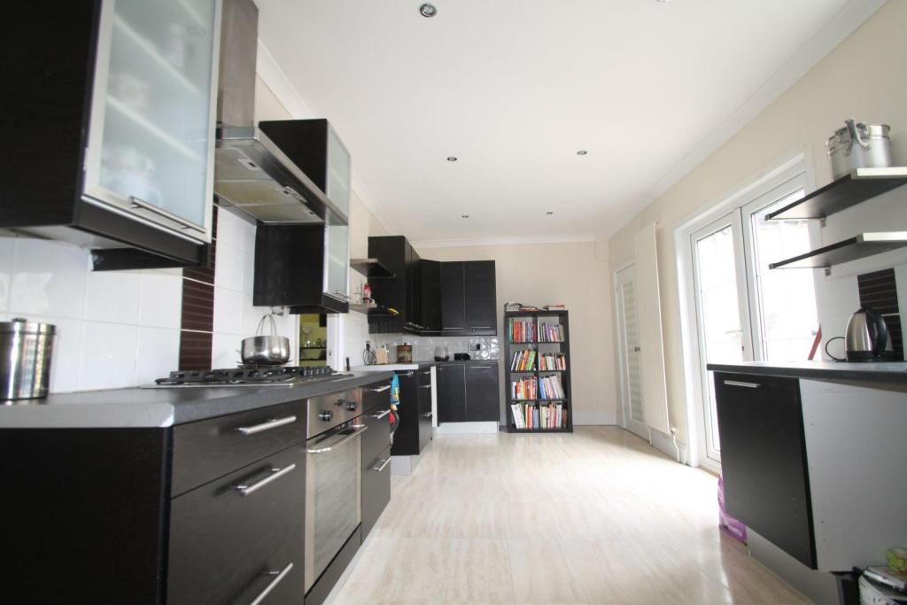 Buy or rent a property | Inniskilling Road, London E13 9LD