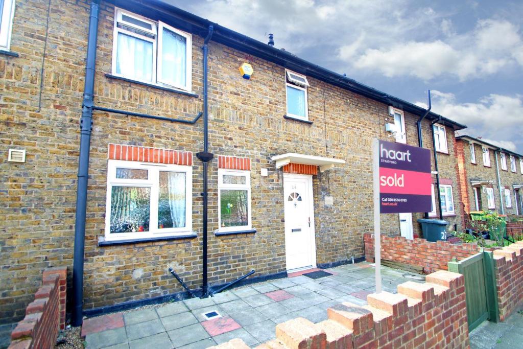 Buy or rent a property | Gainsborough Road, London E15 3AF