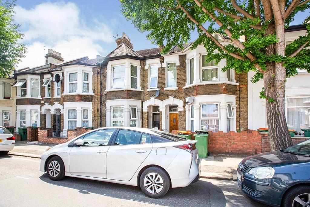 Buy or rent a property | Harcourt Road, London E15 3DU