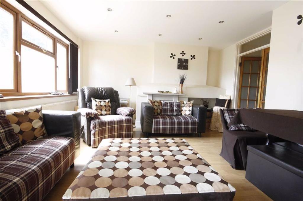 Buy or rent a property | Park Grove, London E15 3QT