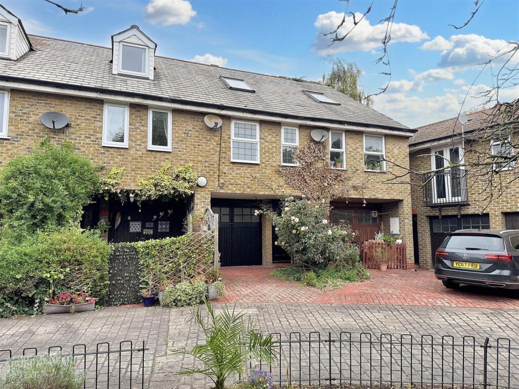 Buy or rent a property | Elmgreen Close, London E15 4BS
