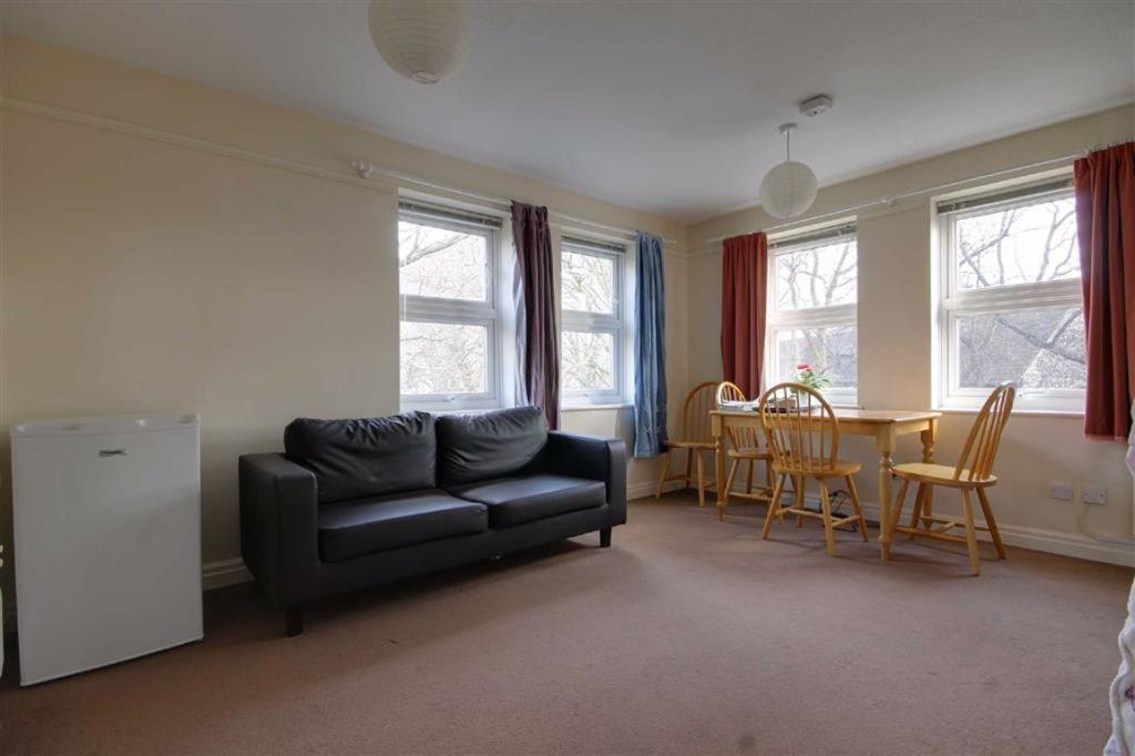 Buy or rent a property | Elmgreen Close, London E15 4BS