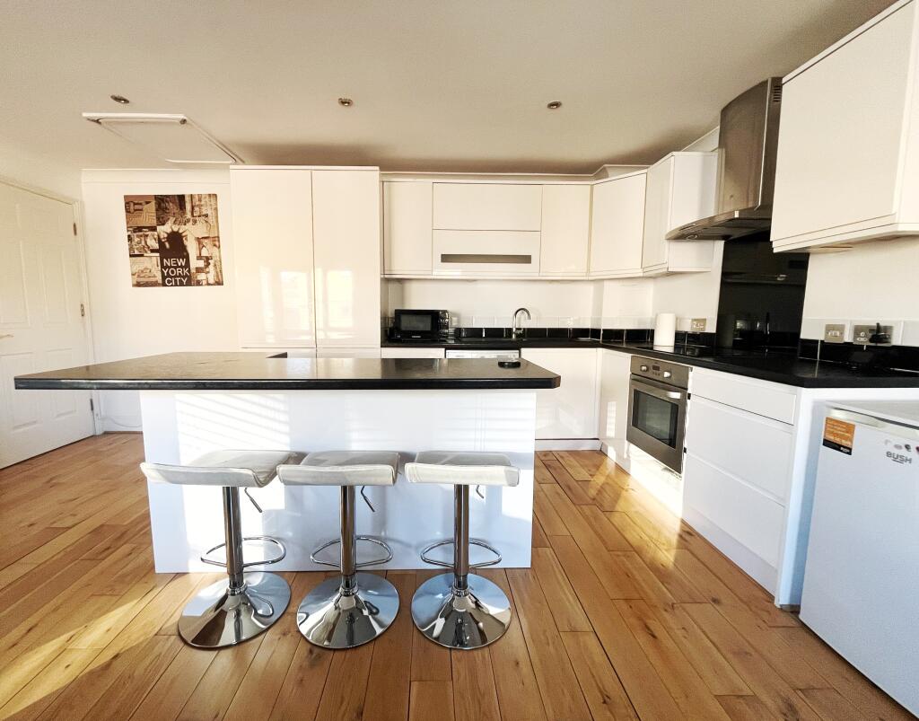 Buy or rent a property | Savoy Close, London E15 4PS