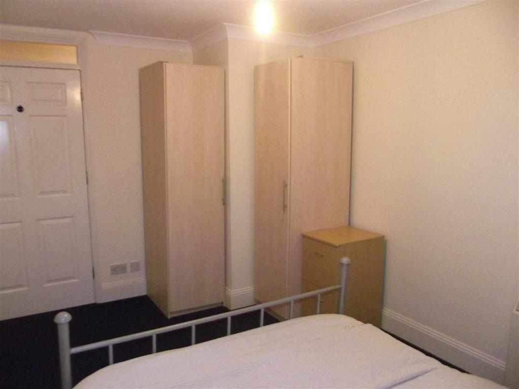 Buy or rent a property | Savoy Close, London E15 4PS