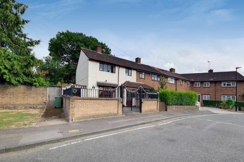 Buy or rent a property | Scoulding Road, London E16 1NT