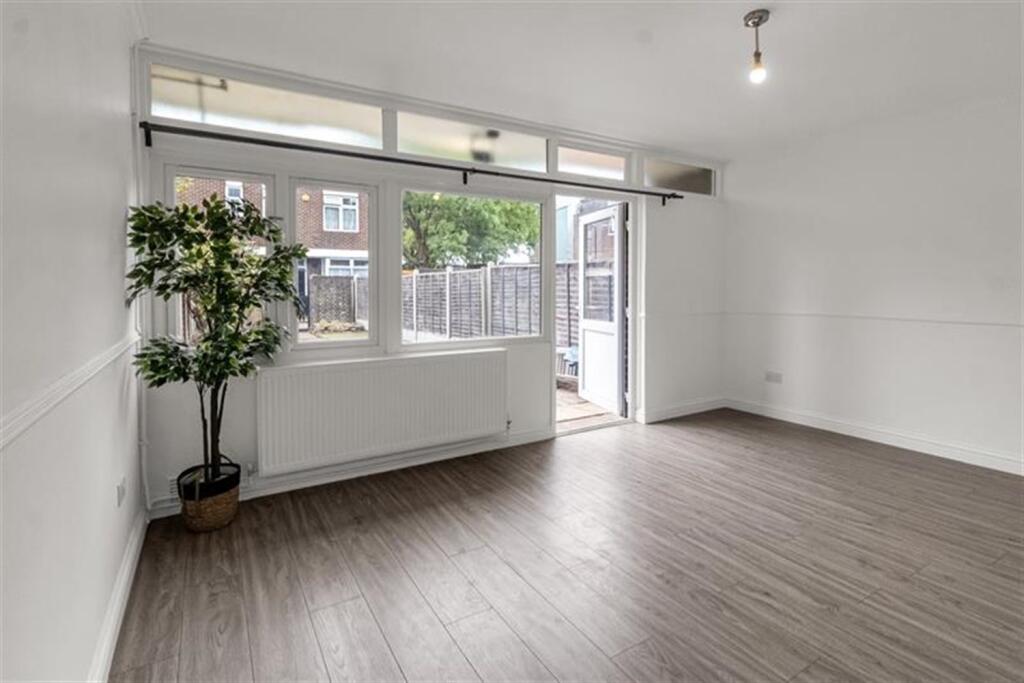 Buy or rent a property | Roebourne Way, London E16 2JH