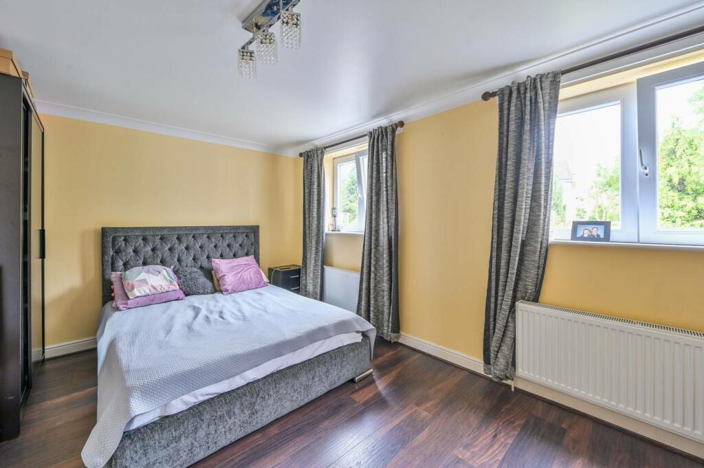 Buy or rent a property | Grimsby Grove, London E16 2RH