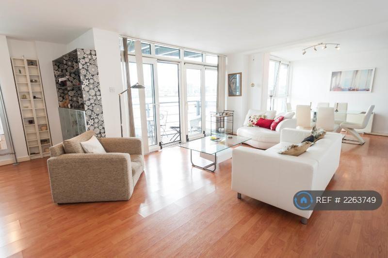 Buy or rent a property | Lowestoft Mews, London E16 2ST