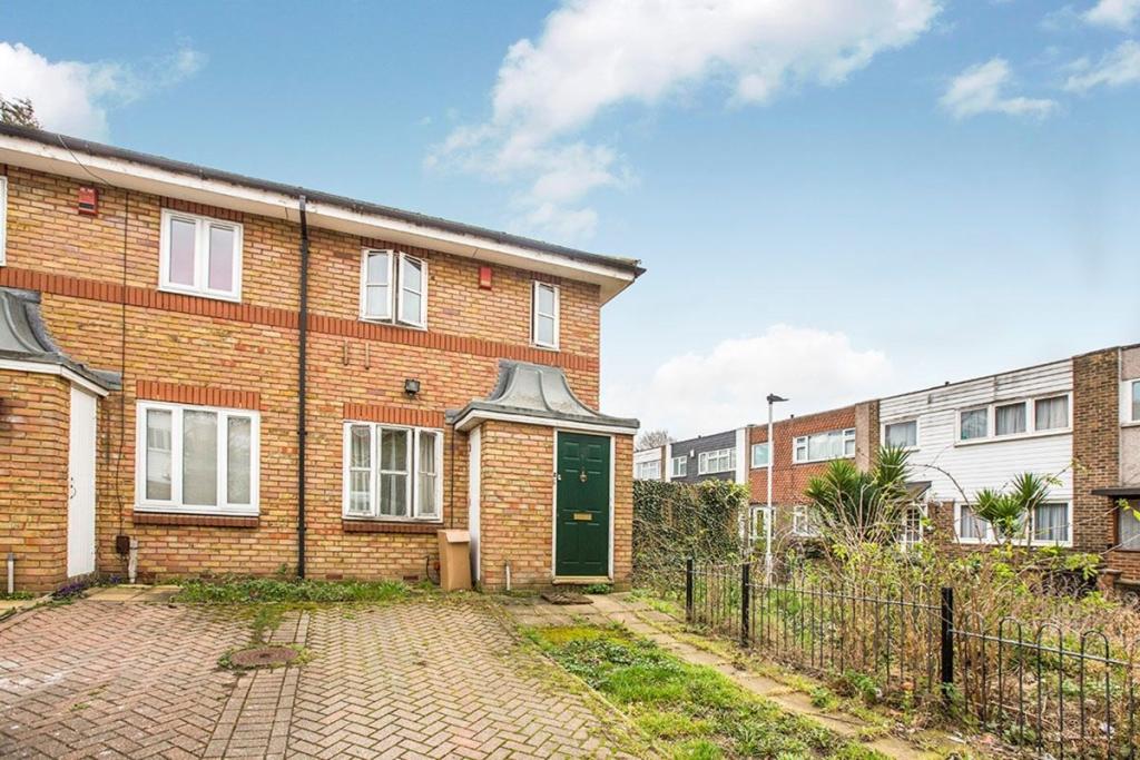 Buy or rent a property | Goldwing Close, London E16 3EQ