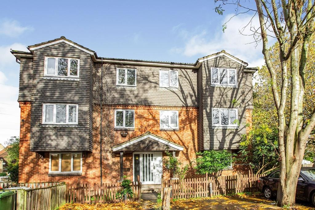Buy or rent a property | Emerald Close, London E16 3TS