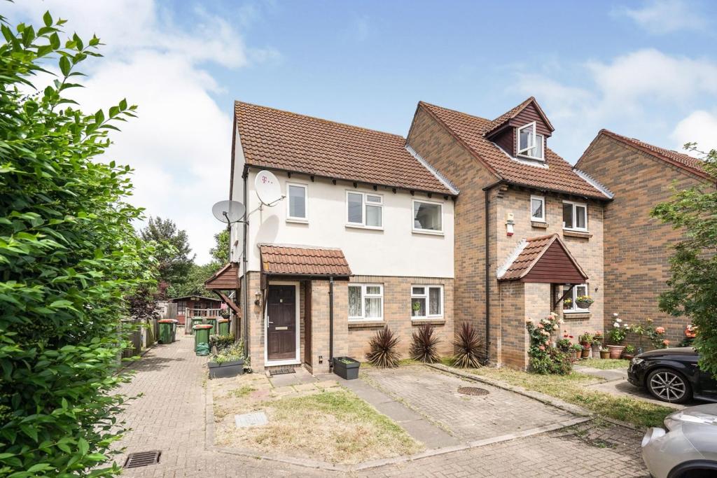Buy or rent a property | Jade Close, London E16 3TZ