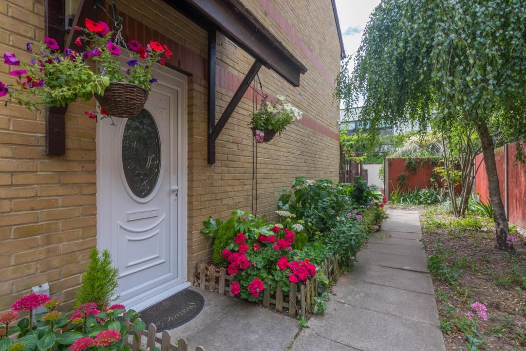 Buy or rent a property | Arragon Road, London E6 1QP
