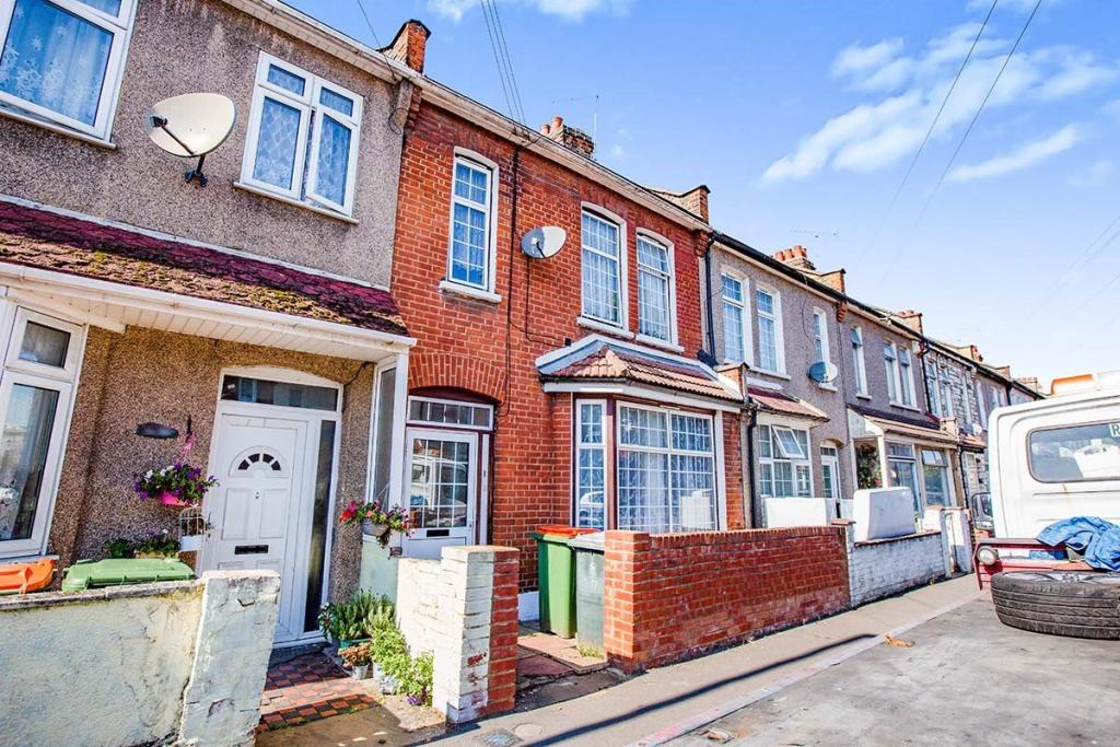 Buy or rent a property | Leigh Road, London E6 2AR