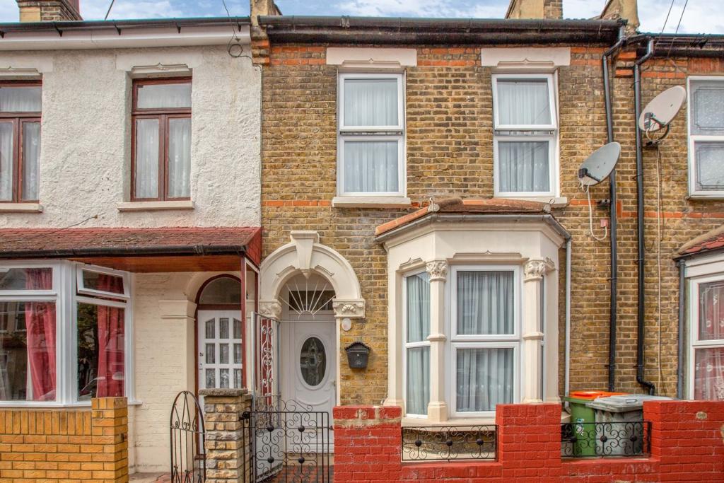 Buy or rent a property | St. Olaves Road, London E6 2NX