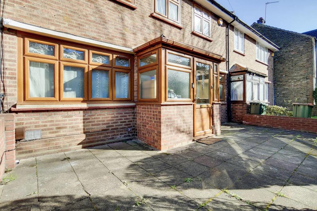 Buy or rent a property | Park Avenue, London E6 2PY