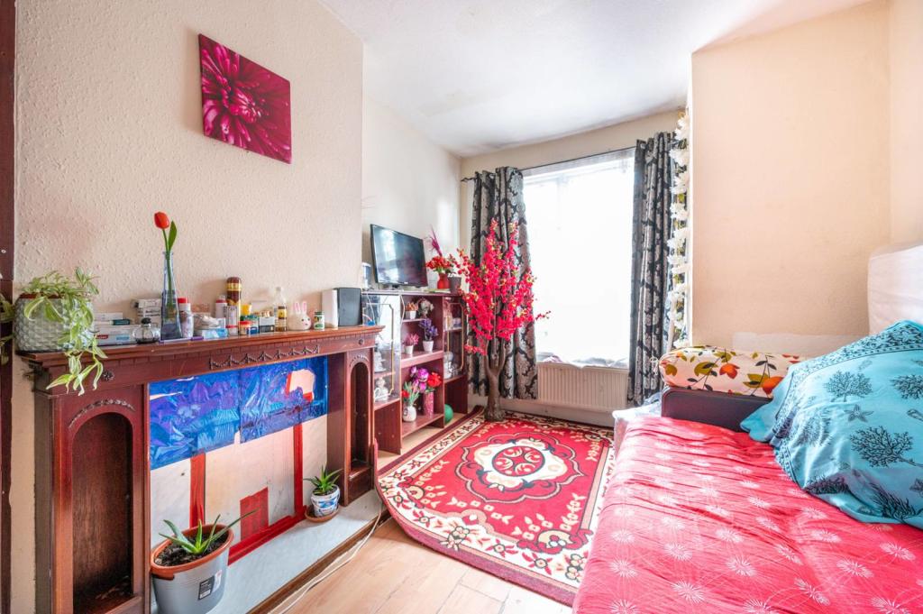 Buy or rent a property | Pulleyns Avenue, London E6 3NA