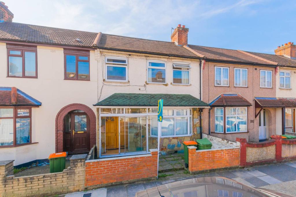 Buy or rent a property | Roman Road, London E6 3SJ
