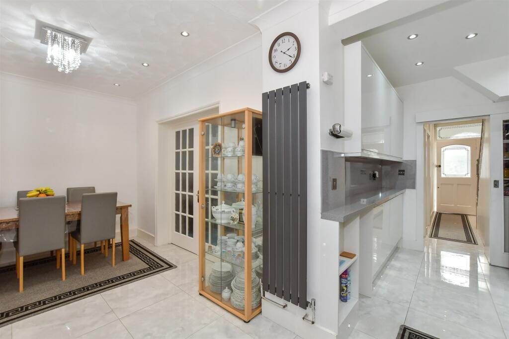 Buy or rent a property | Roman Road, London E6 3SL