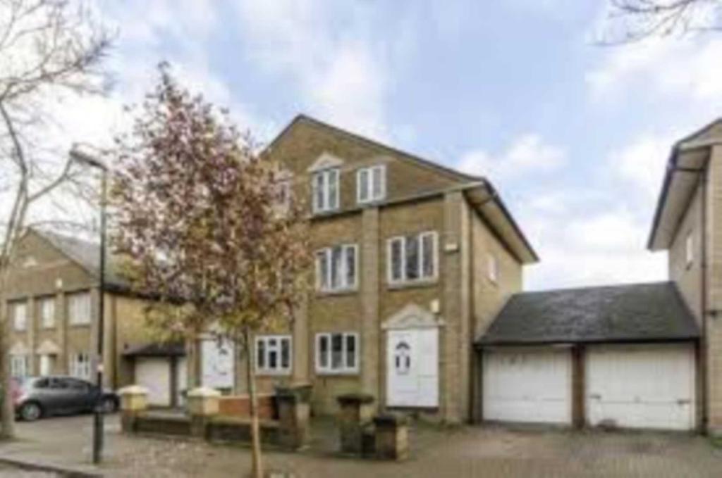 Buy or rent a property | Nightingale Way, London E6 5JR