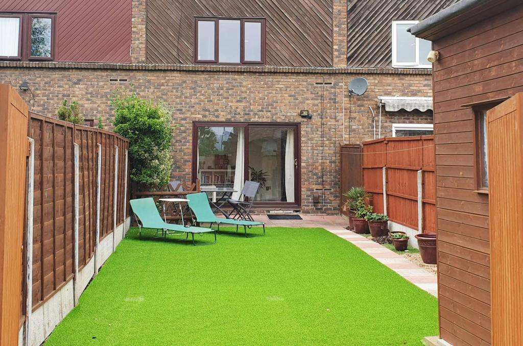 Buy or rent a property | Renfrew Close, London E6 5PG
