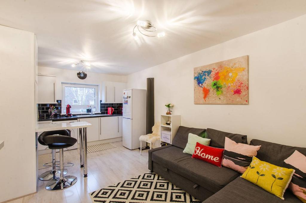 Buy or rent a property | Renfrew Close, London E6 5PG