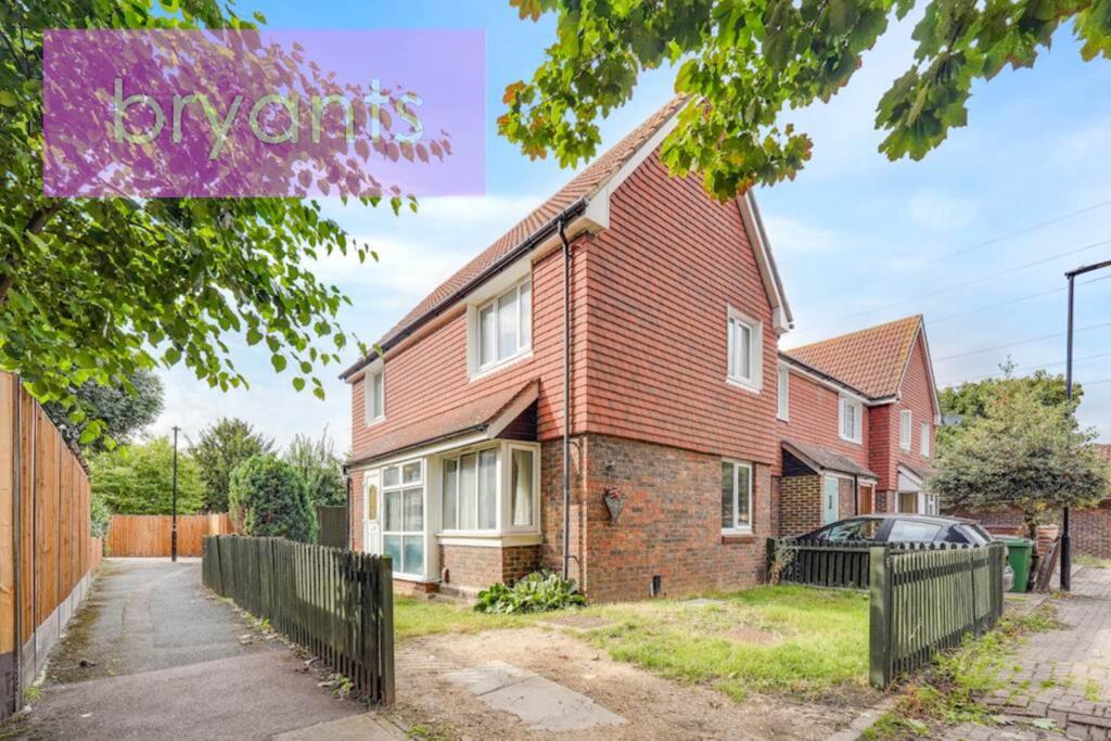 Buy or rent a property | Oakley Close, London E6 5RT