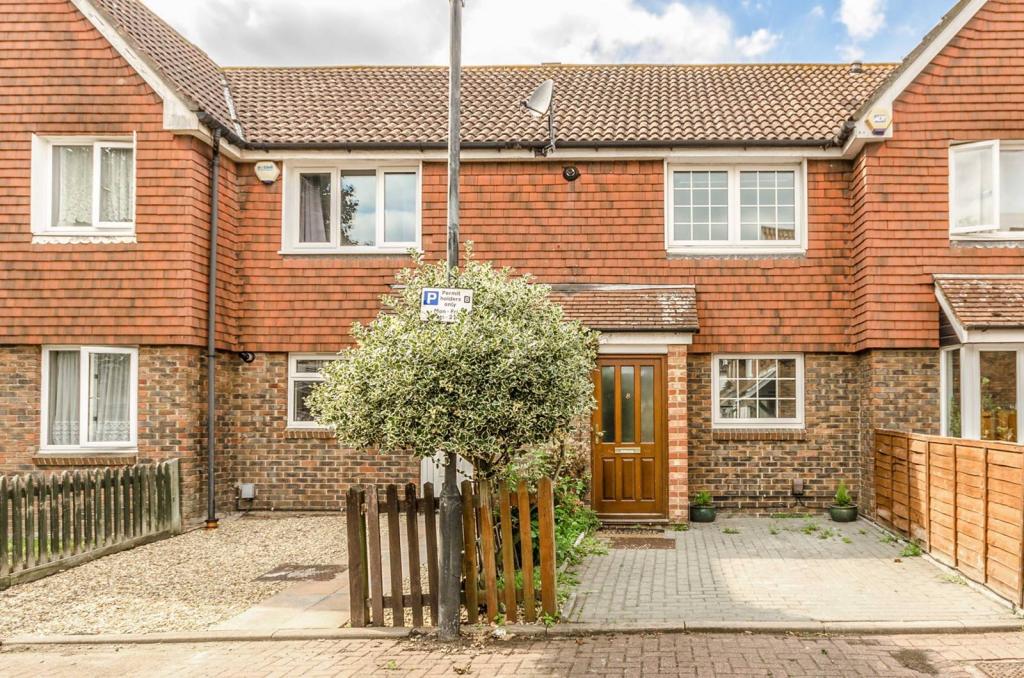 Buy or rent a property | Oakley Close, London E6 5RT