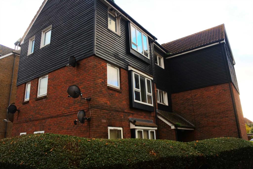 Buy or rent a property | Lindwood Close, London E6 5RW