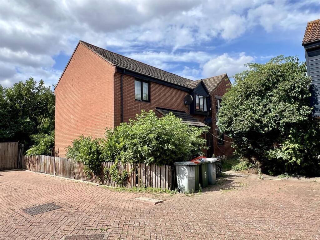 Buy or rent a property | Maplecroft Close, London E6 5SP