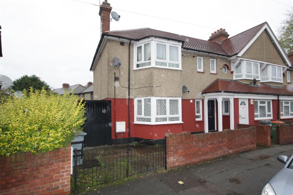 Buy or rent a property | Hameway, London E6 6HP
